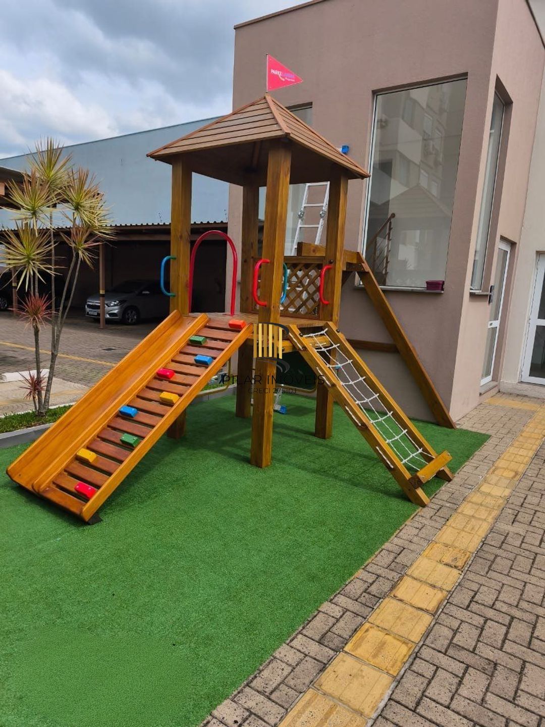 Apartamento de 2 dormitórios, elevador e 1 vaga de garagem em Canoas.