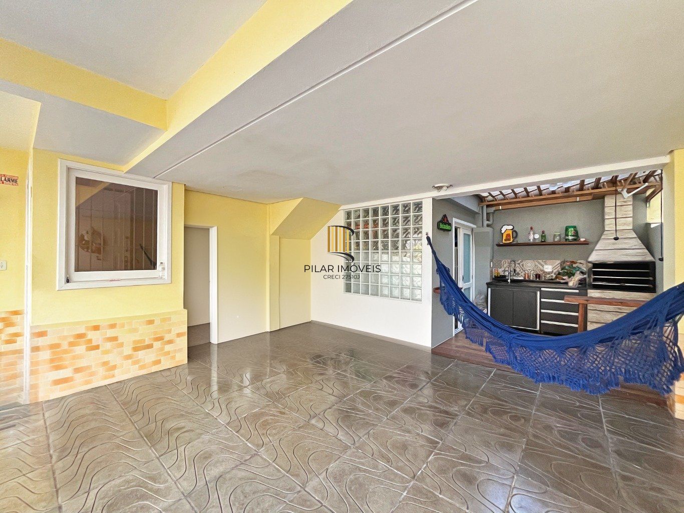 Casa com 3 quartos e 2 vagas em condomínio fechado no bairro Tristeza