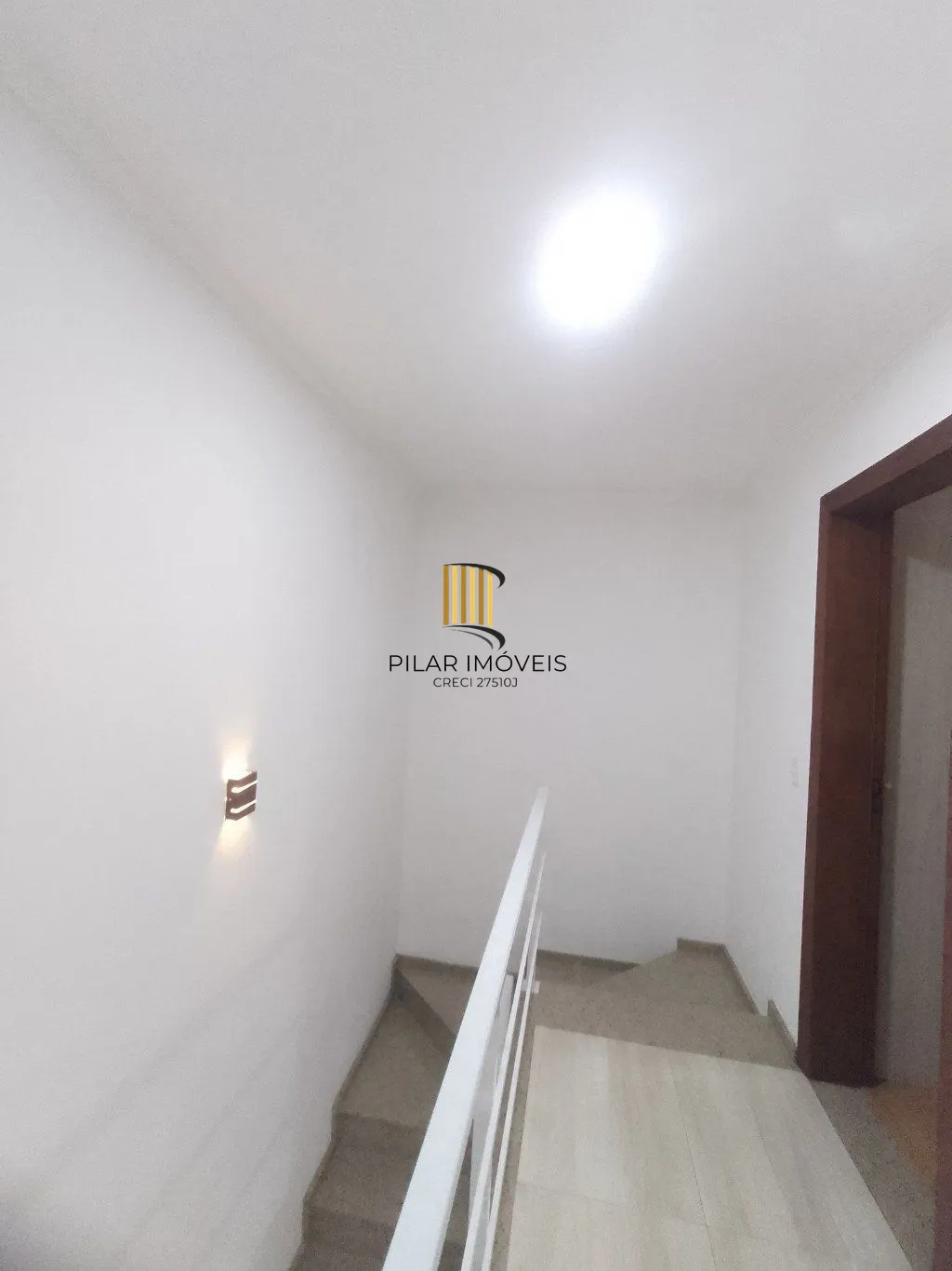 Casa de 5 dormitórios, piscina e 4 vagas de garagem em Canoas.