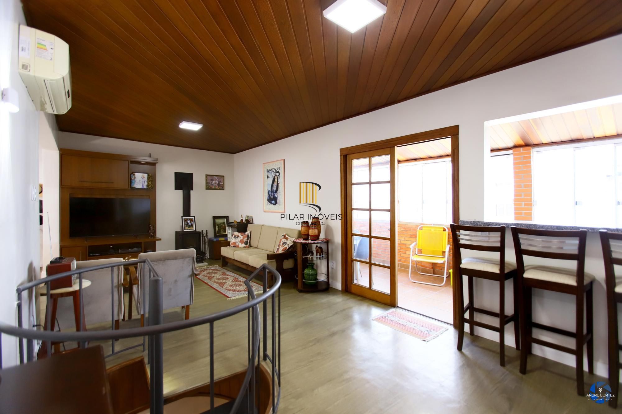 Cobertura com 3 dormitórios e 2 vagas no Bairro Santana