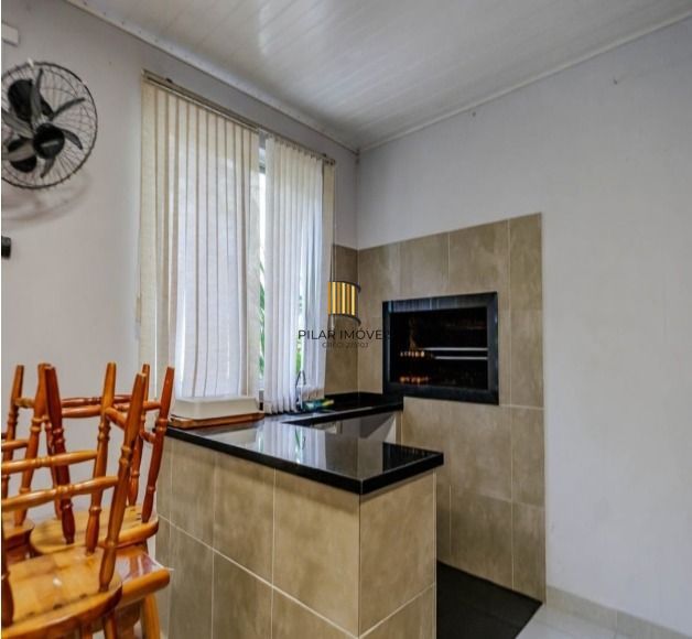 Apartamento de 2 dormitórios, semi mobiliado e 47m² no bairro Camaquã.