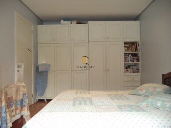 Casa com 4 dormitórios, 1 suíte, 260 m² privativos, 3 vagas no Ecoville.