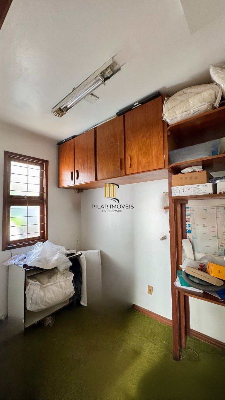 Casa com 350m², 4 quartos, 2 Suítes à venda em Azenha, Porto Alegre.