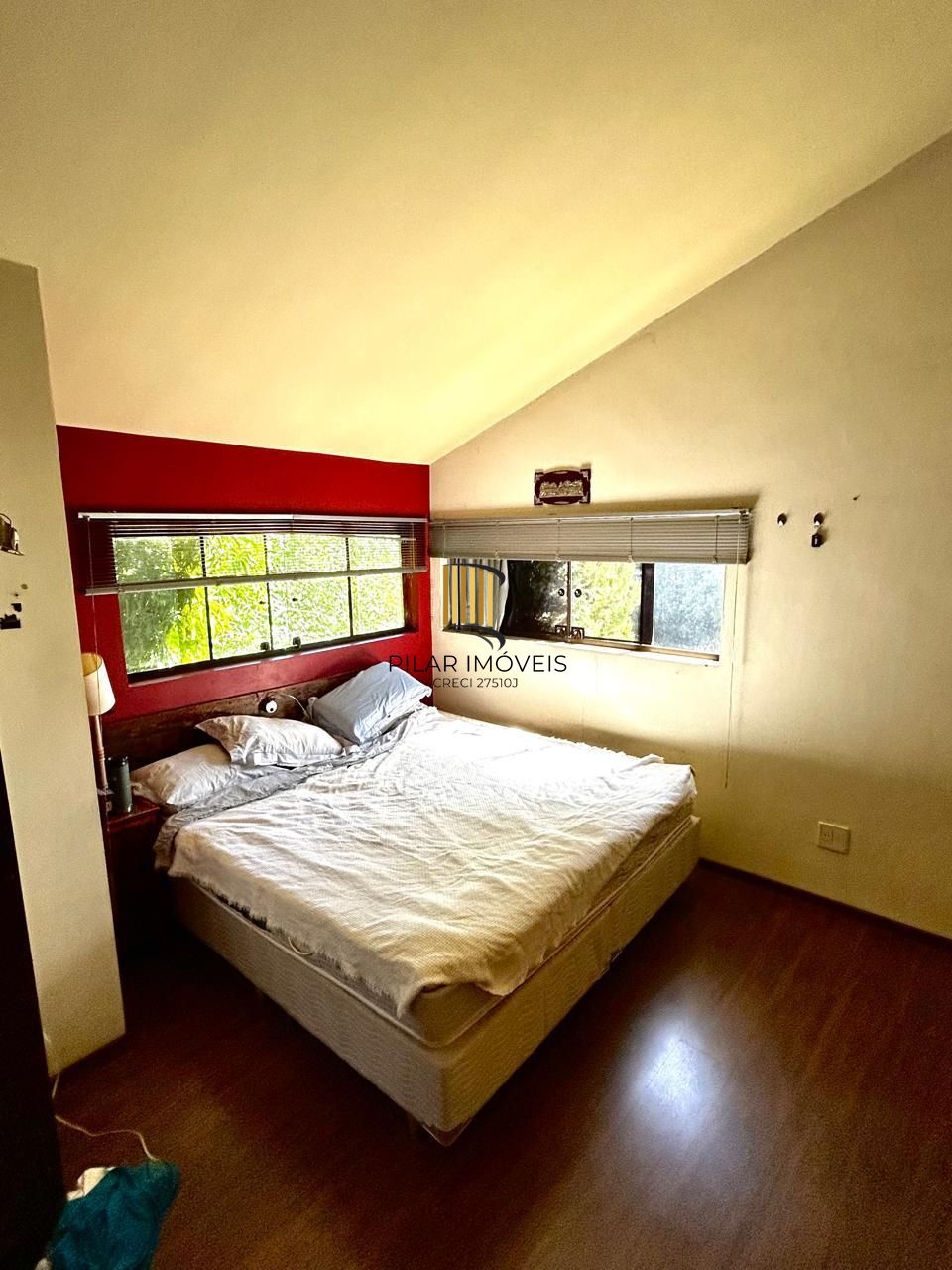 Casa de Esquina com 5 dormitórios com lago ornamental em Taquara