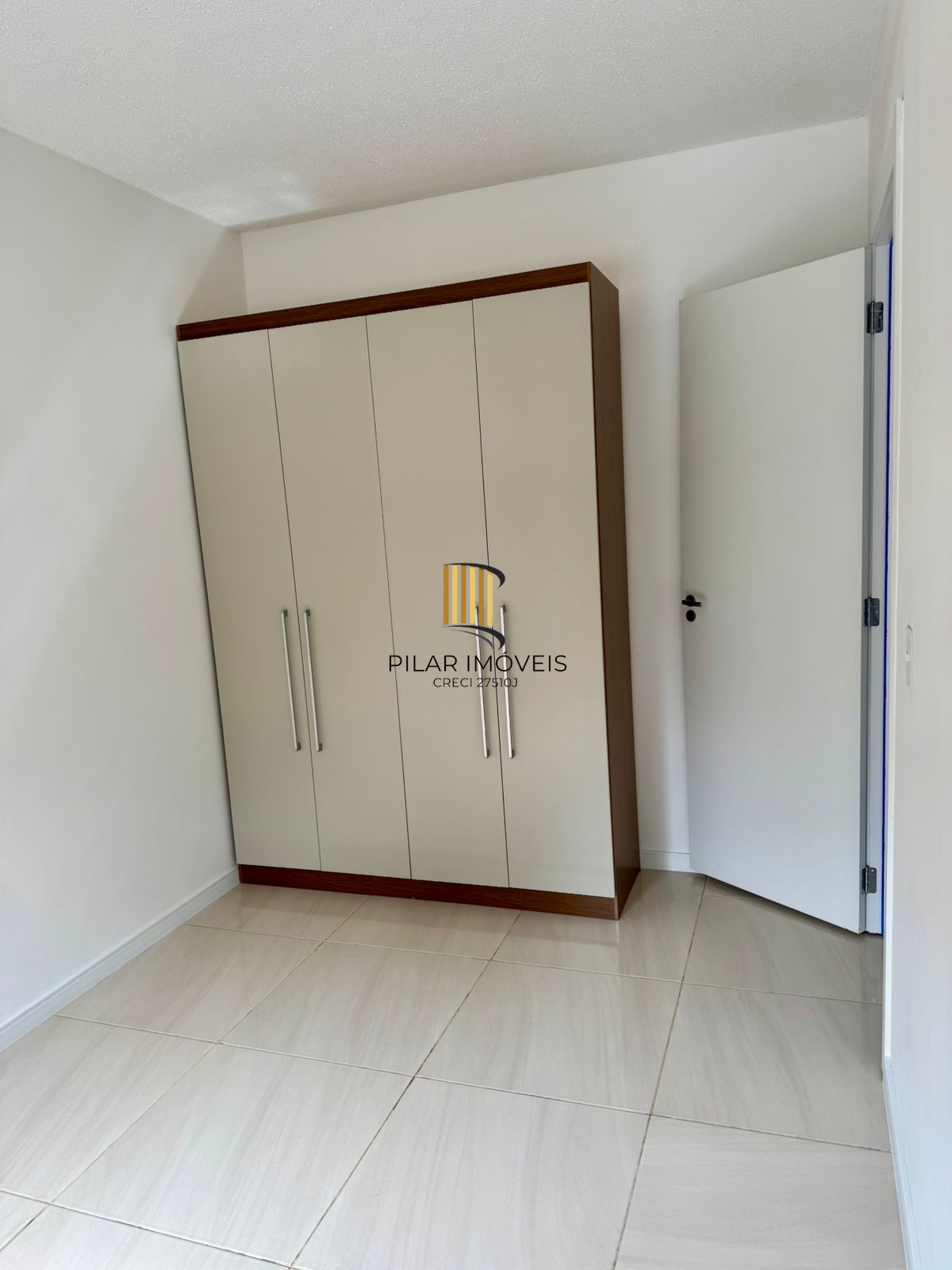 Apartamento com 2 quartos, semi mobiliado, piscina e portaria 24 hr em Gravataí