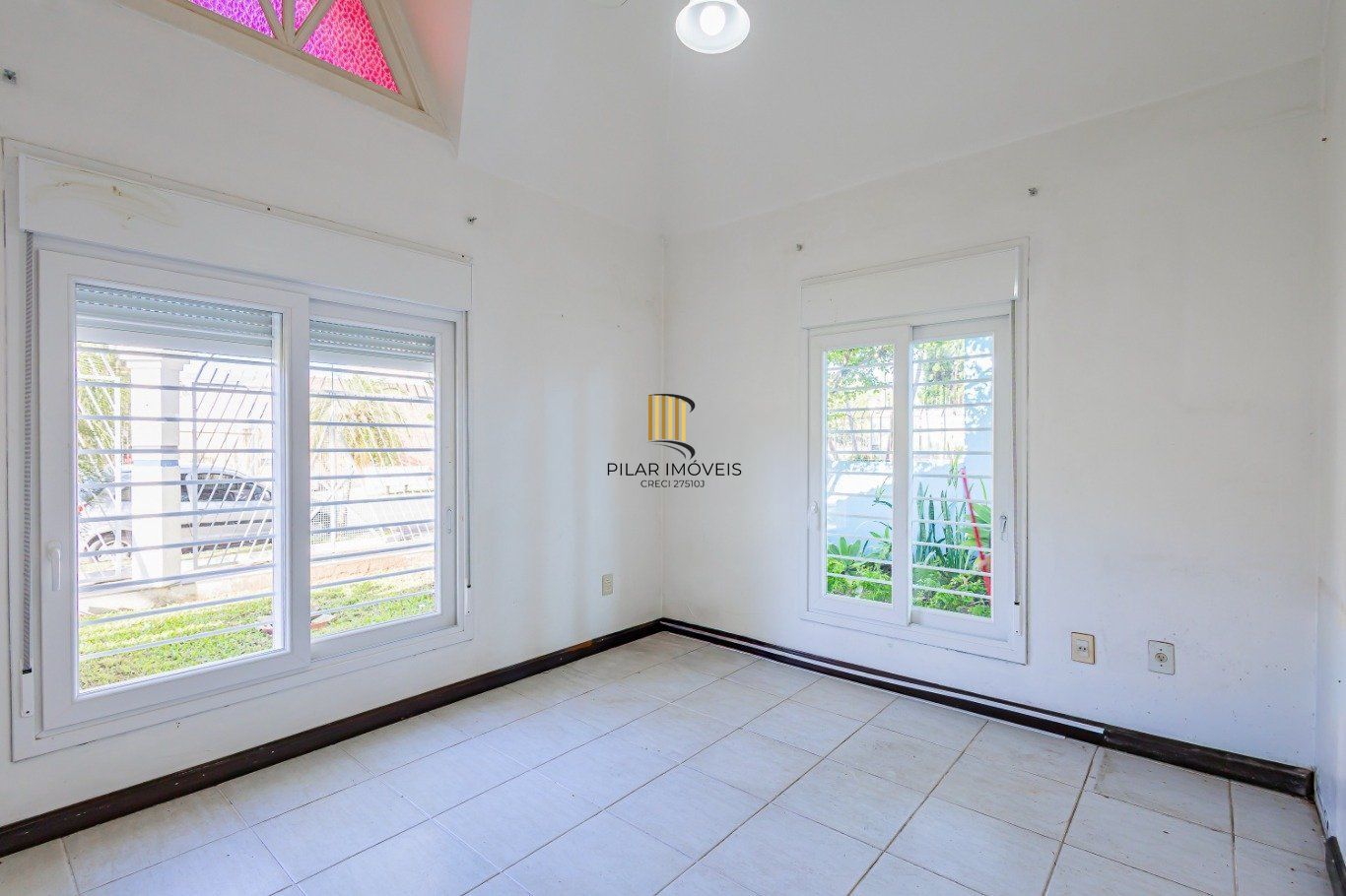 Casa com 3 dormitórios, 2 vagas de garagem no bairro Marechal Rondon em Canoas.