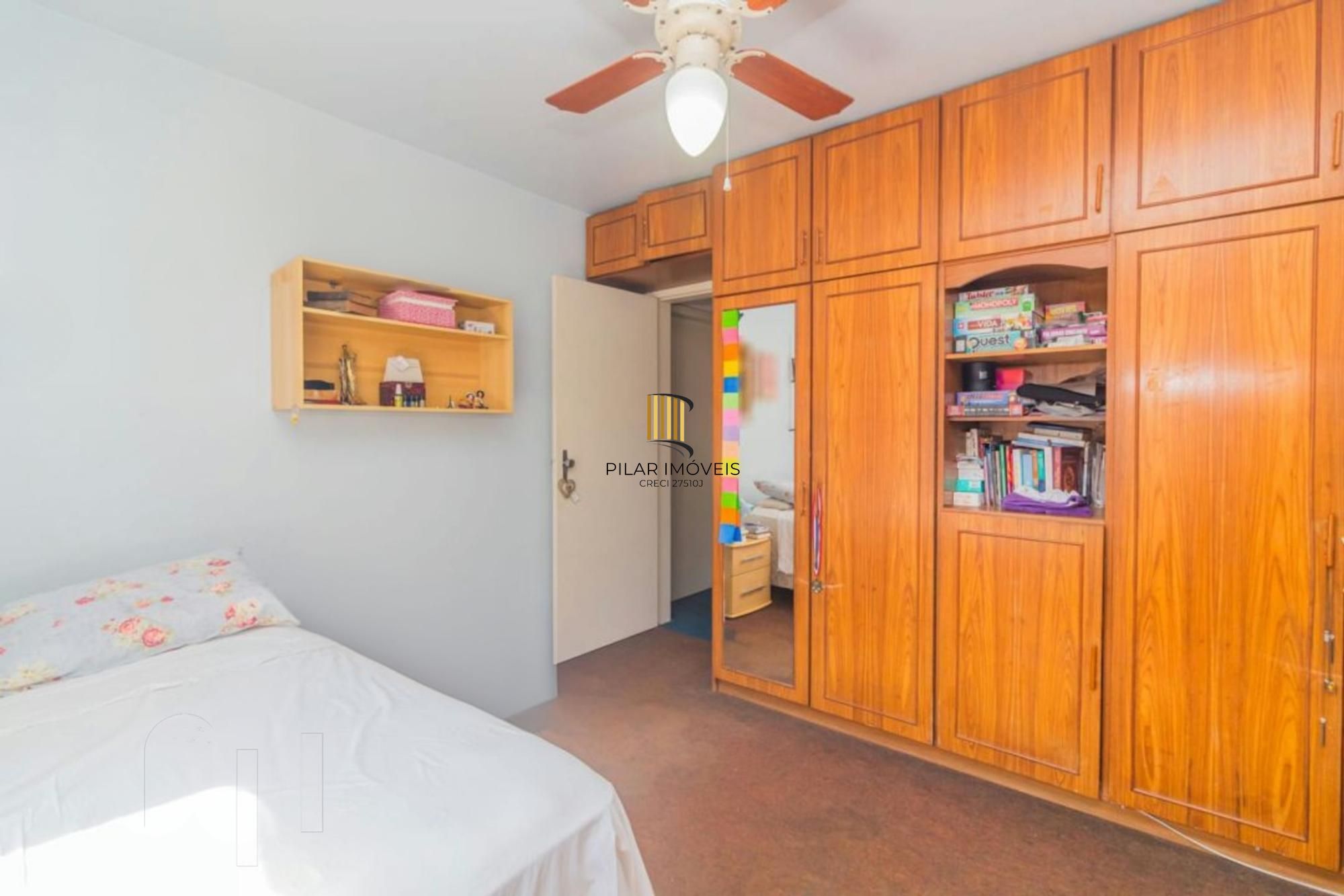 Casa com 255 metros privativos e pátio com piscina no Bairro Higienópolis