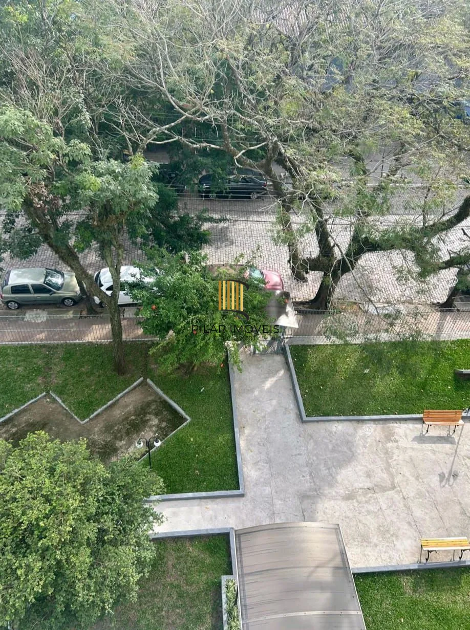 Apartamento de 2 dormitórios, 1 vaga, elevador no bairro Humaitá