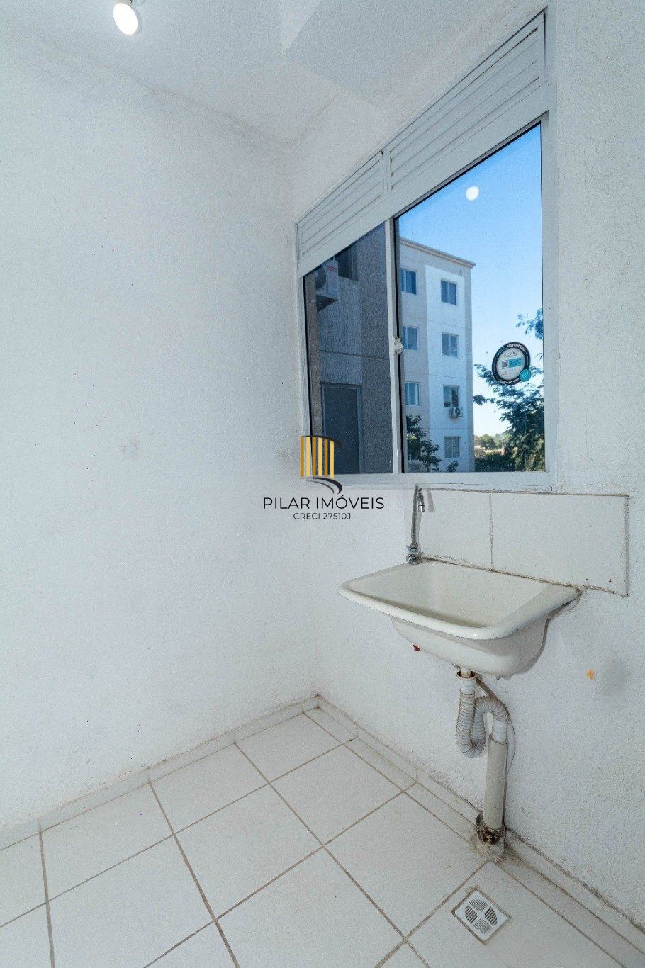 Apartamento com 2 dormitórios, e 1 vaga no bairro Estancia Velha em Canoas.