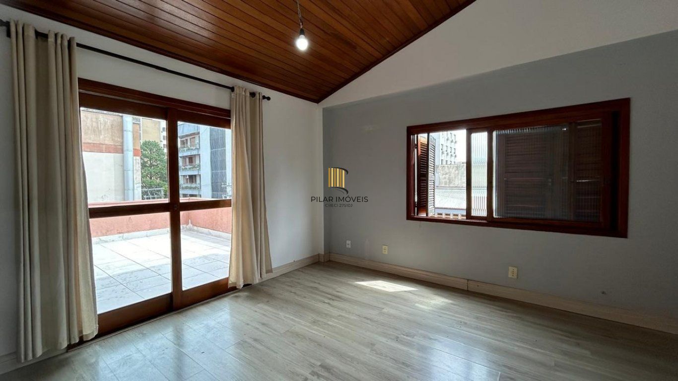 Cobertura de 4 dormitórios e 2 vagas de garagem coberta em Cachoeirinha.