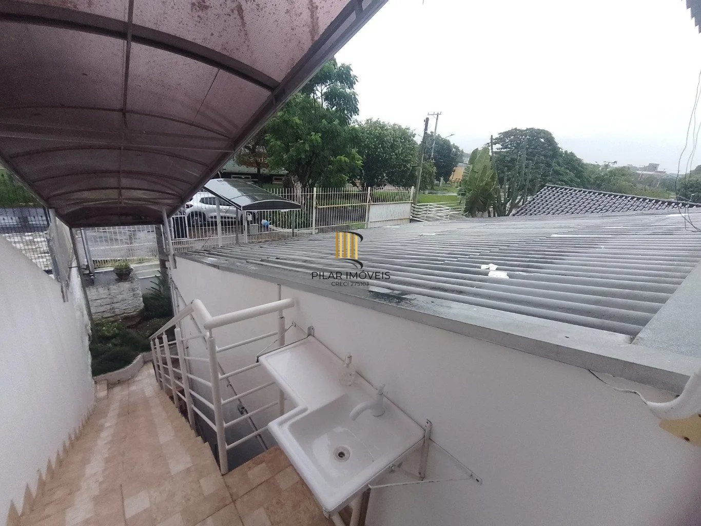 Casa de 5 dormitórios, piscina e 4 vagas de garagem em Canoas.