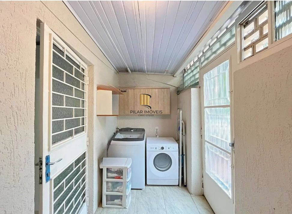 Apartamento térreo com 2 dormitórios no Bairro Menino Deus