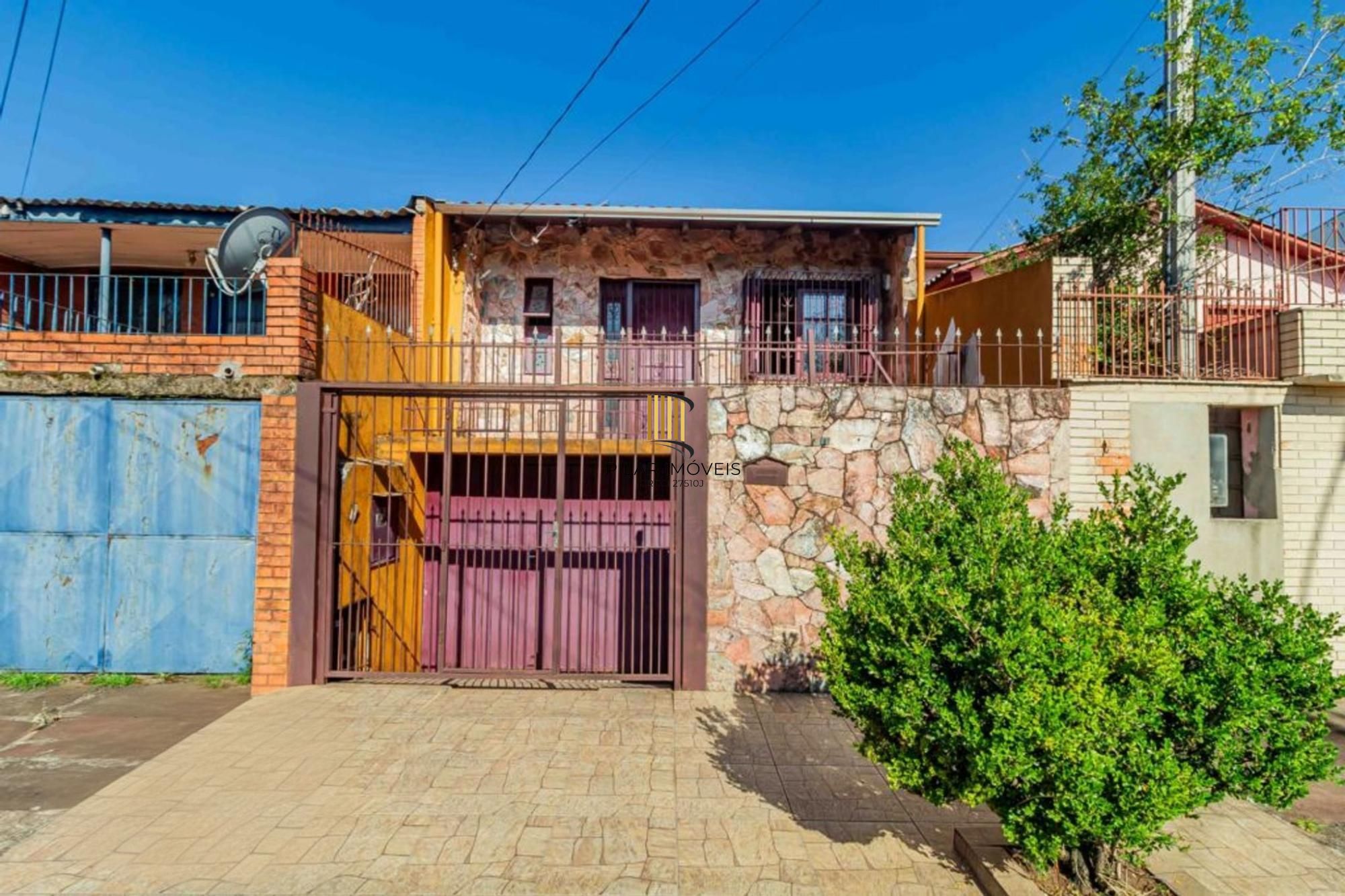 Casa com varanda fechada, 3 quartos, 2 vagas no bairro Farroupilha