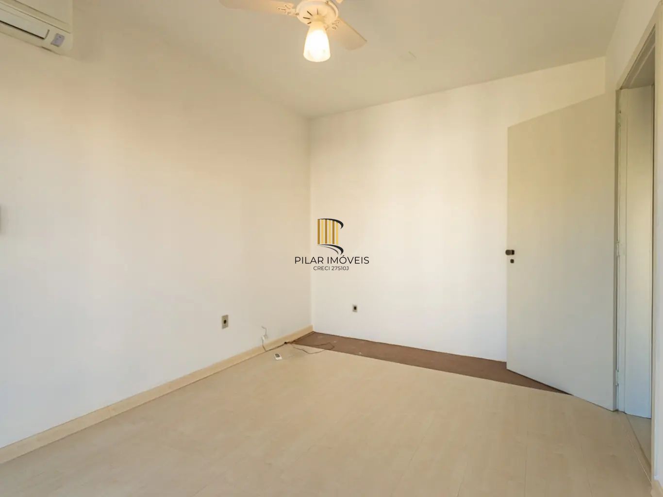 Apartamento com 3 dormitórios e 1 vaga de garagem no bairro Azenha.