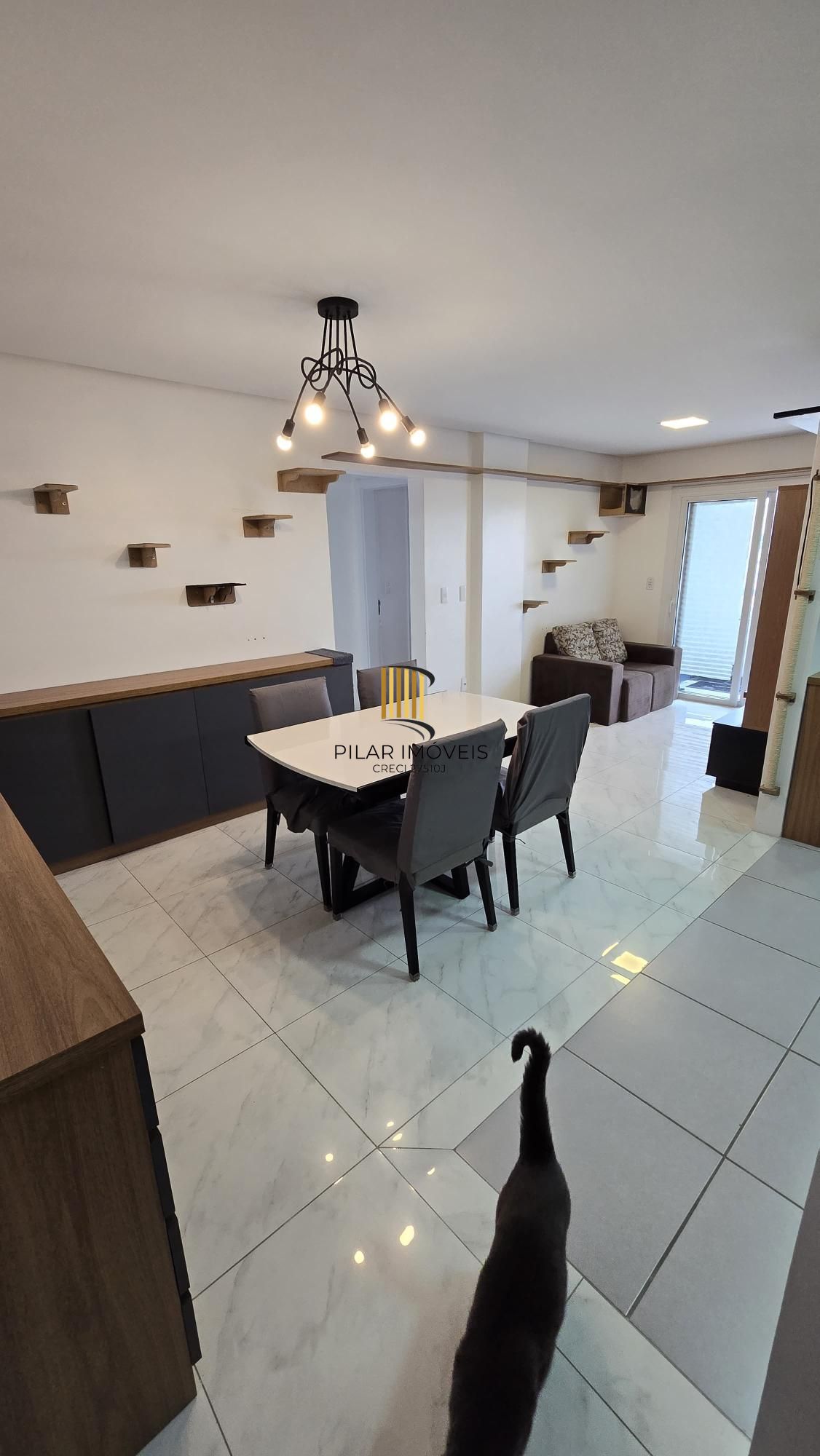 Apartamento semimobiliado com 2 dormitórios (1 suíte) em Gravataí
