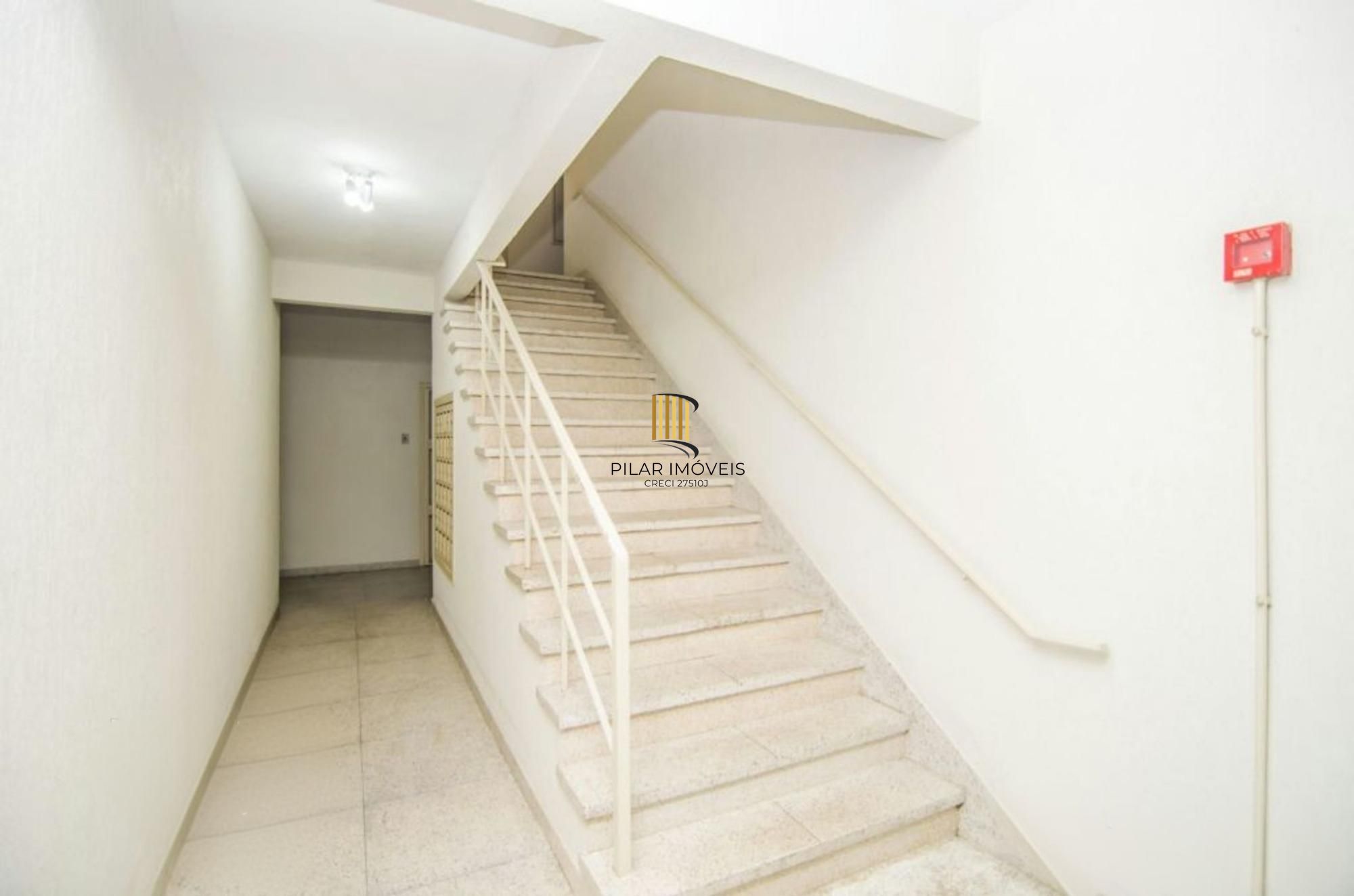 Apartamento semi mobilado de 2 dormitórios bairro Moinhos de Vento