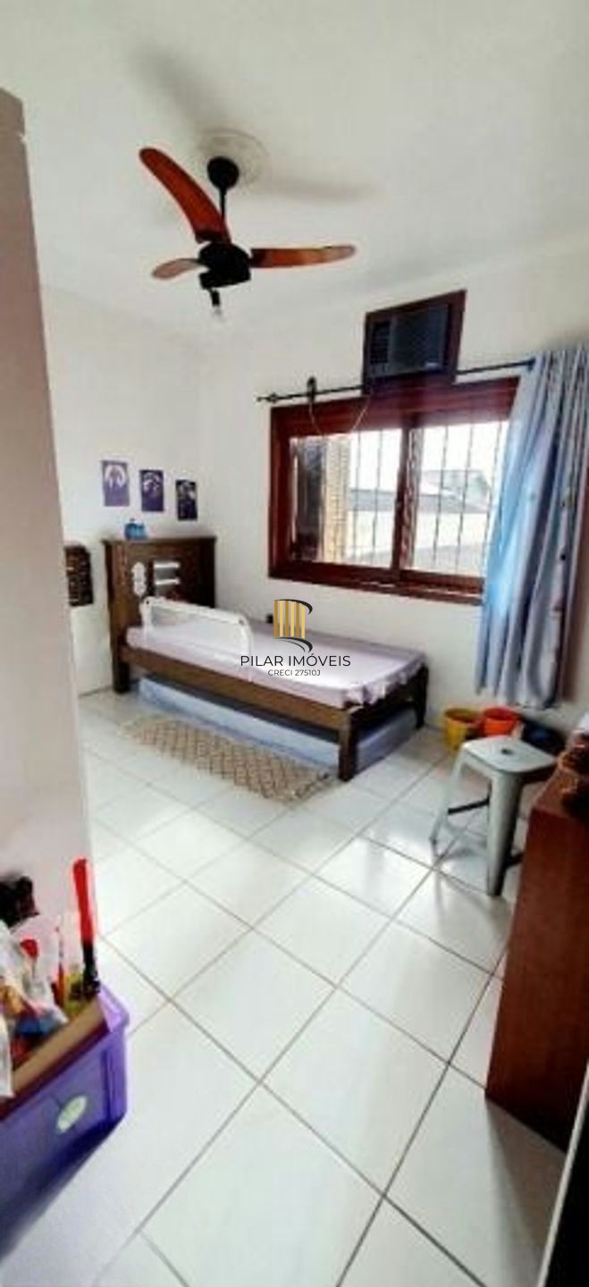 Casa com 5 quartos, piscina e 3 vagas de garagem em Canoas.