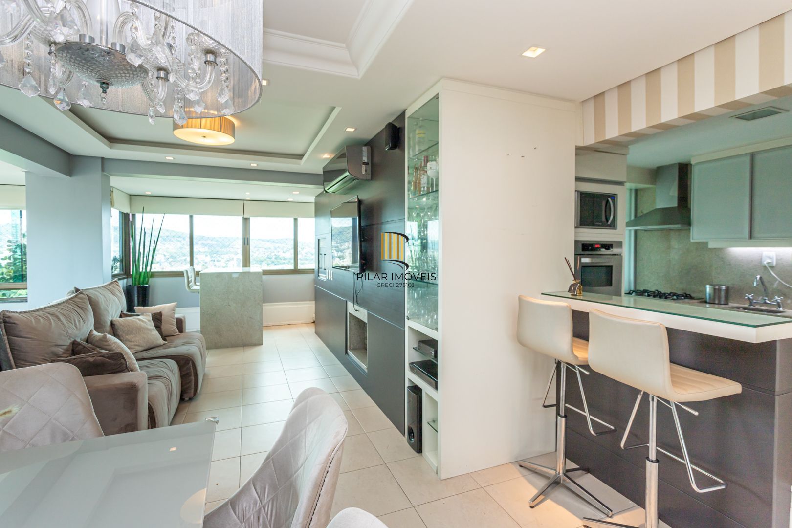 Apartamento de 97m², 2 dormitórios,1suíte, 3 vagas de garagem na rua Guararapes