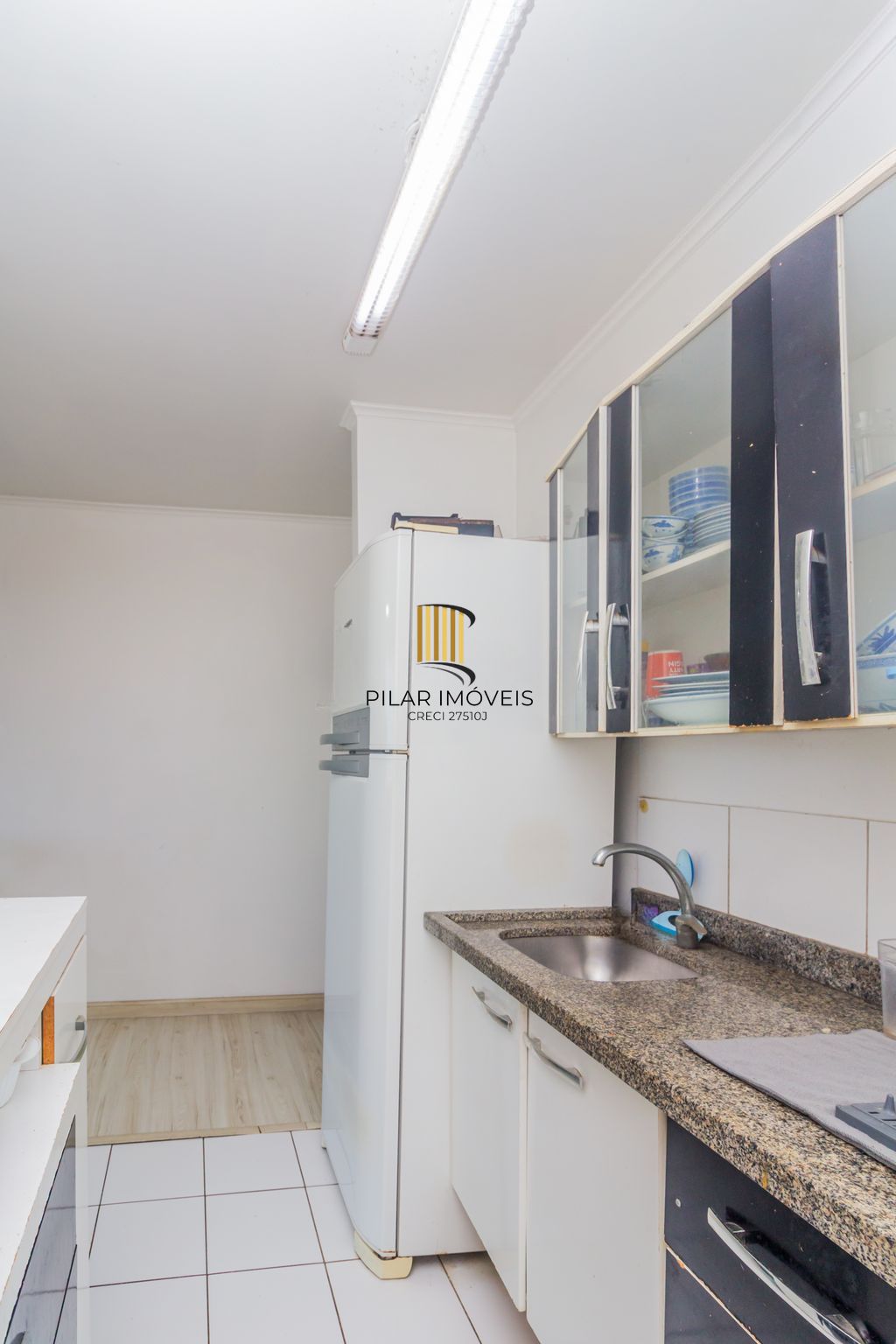 Apartamento com 2 dormitórios e 1 vaga de garagem no Bairro Humaitá