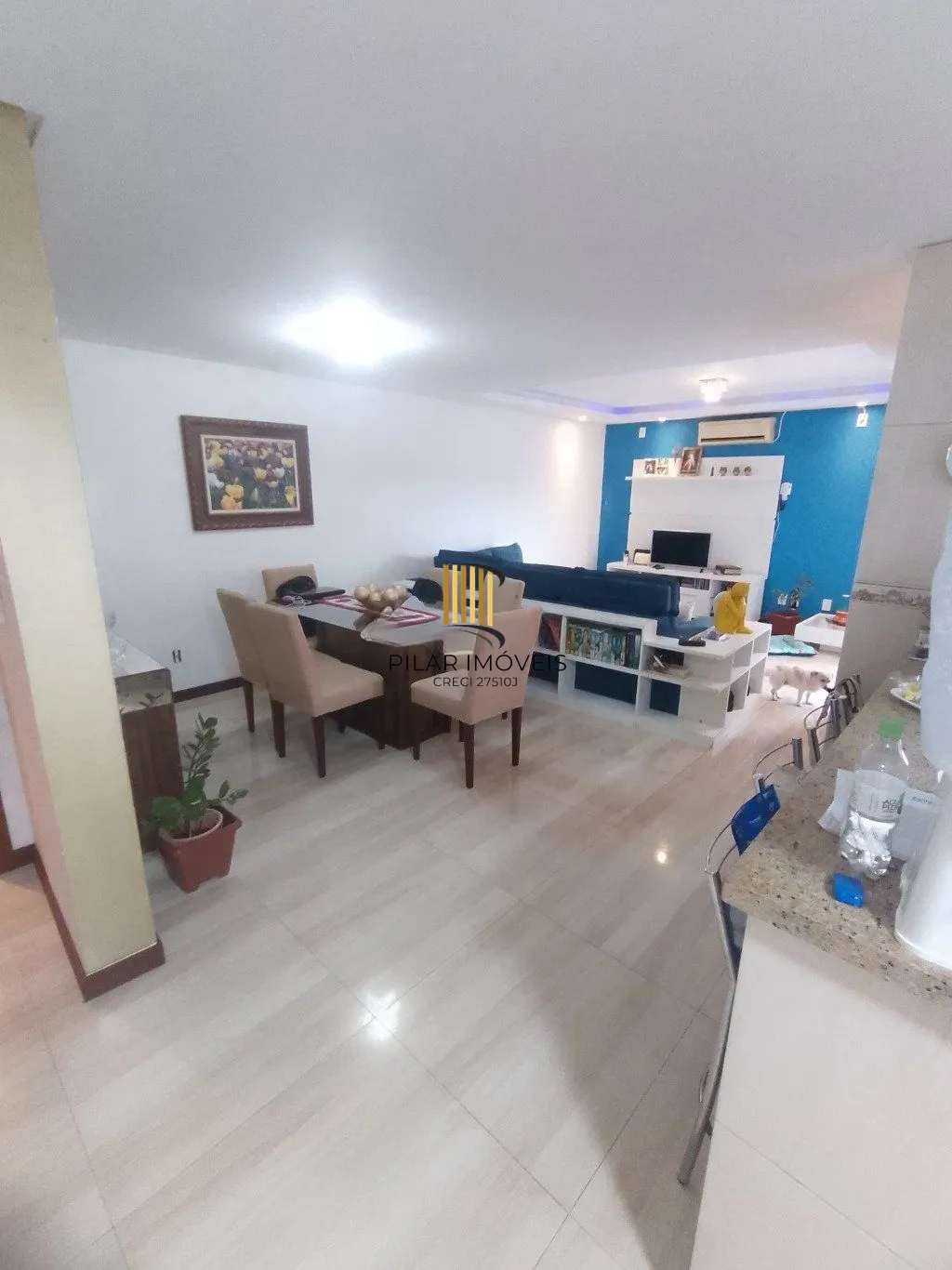 Casa de 5 dormitórios, piscina e 4 vagas de garagem em Canoas.