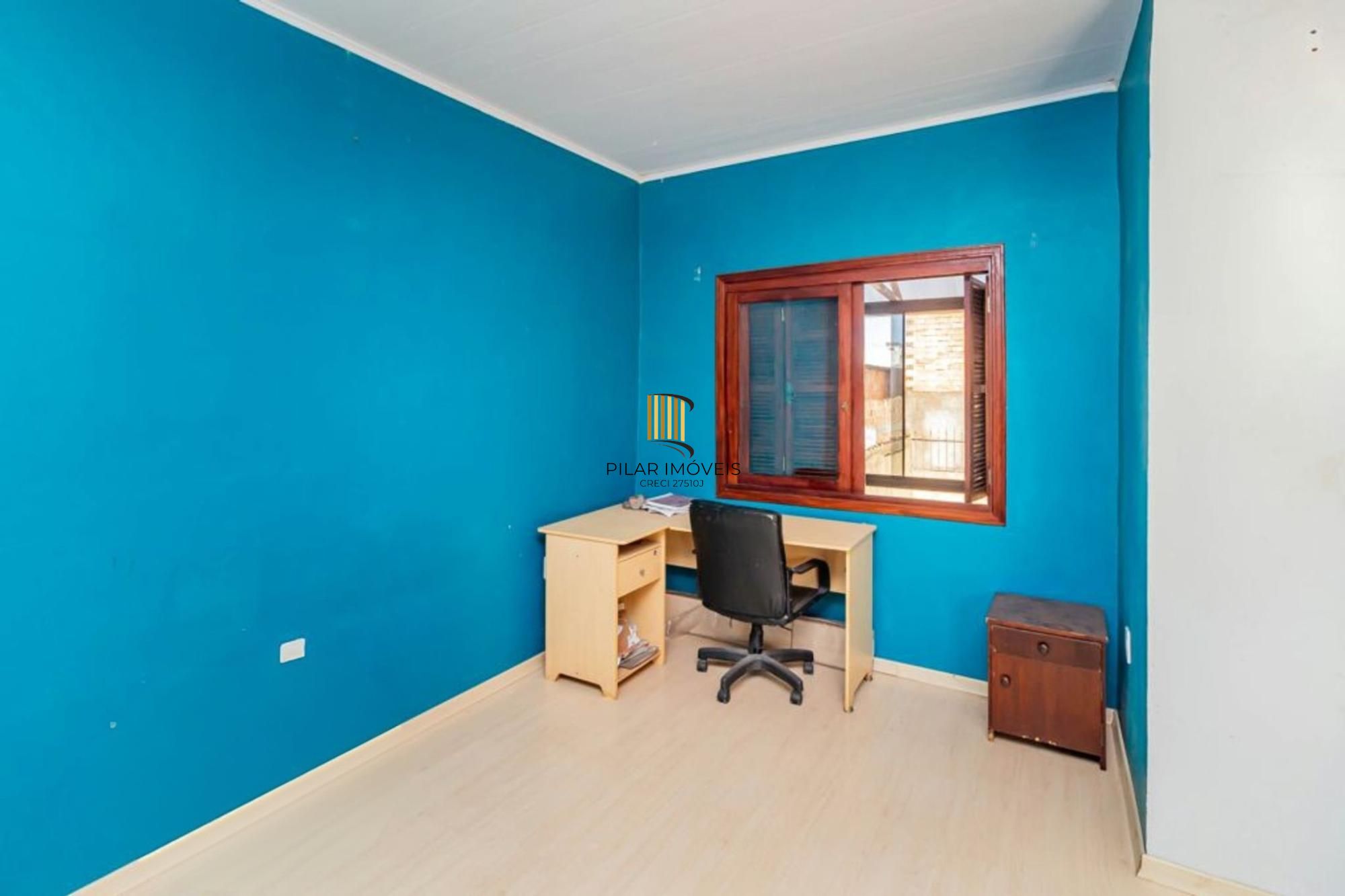 Casa com varanda fechada, 3 quartos, 2 vagas no bairro Farroupilha