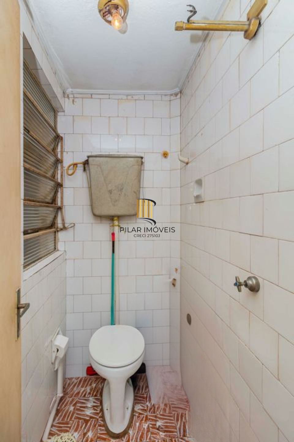 Apartamento com 2 quartos, elevador semi mobiliado no bairro Floresta.