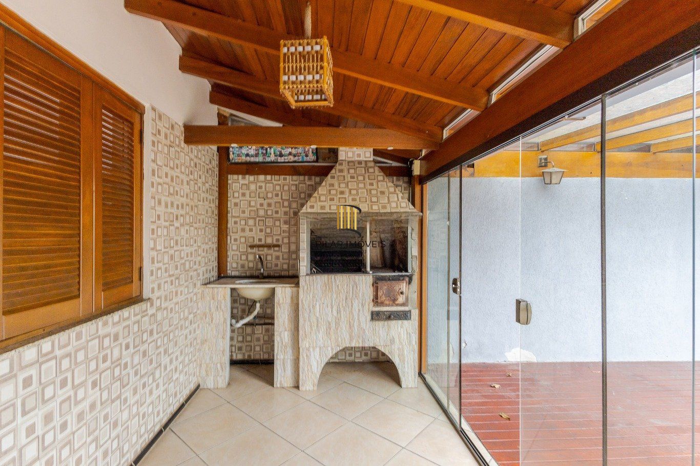 Casa com 4 dormitorios, 2 vagas de garagem em Canoas