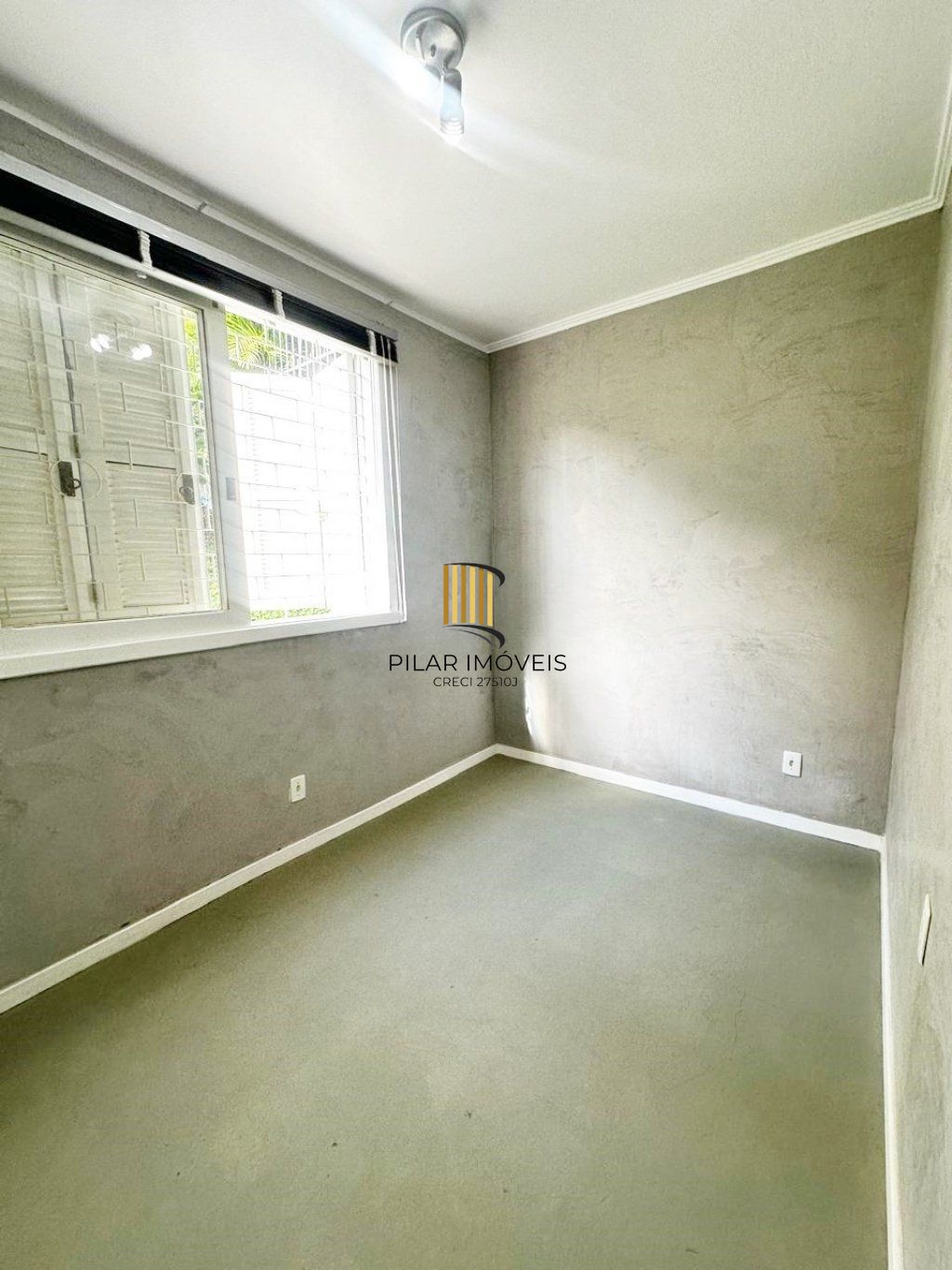 Apartamento térreo com 2 quartos e 1 vaga de garagem no Bairro Auxiliadora