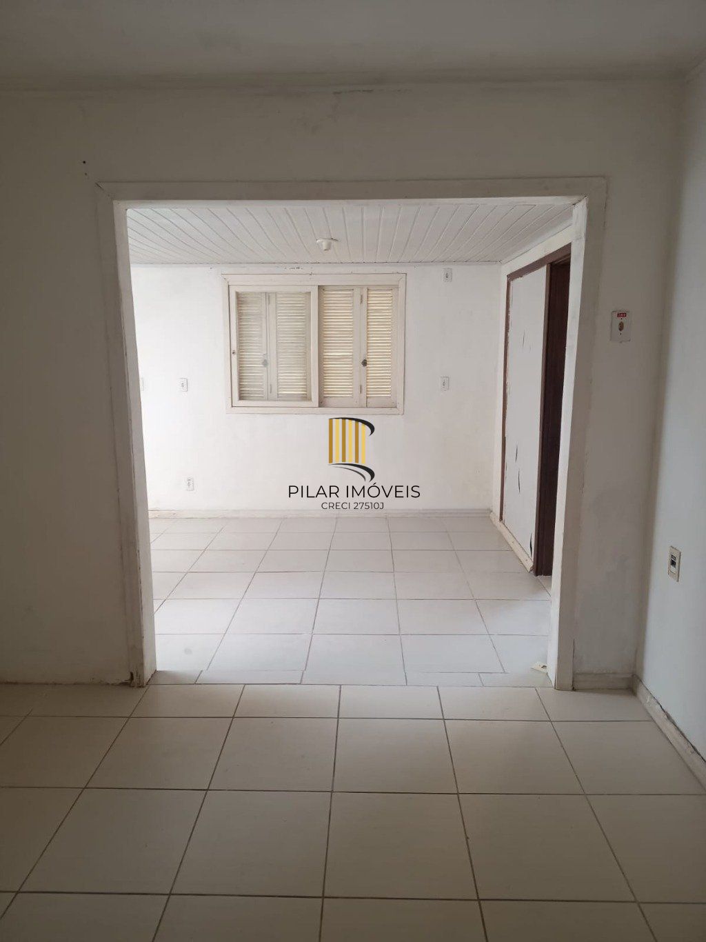 Casa com 2 dormitórios e 2 vagas de garagem em Canoas.