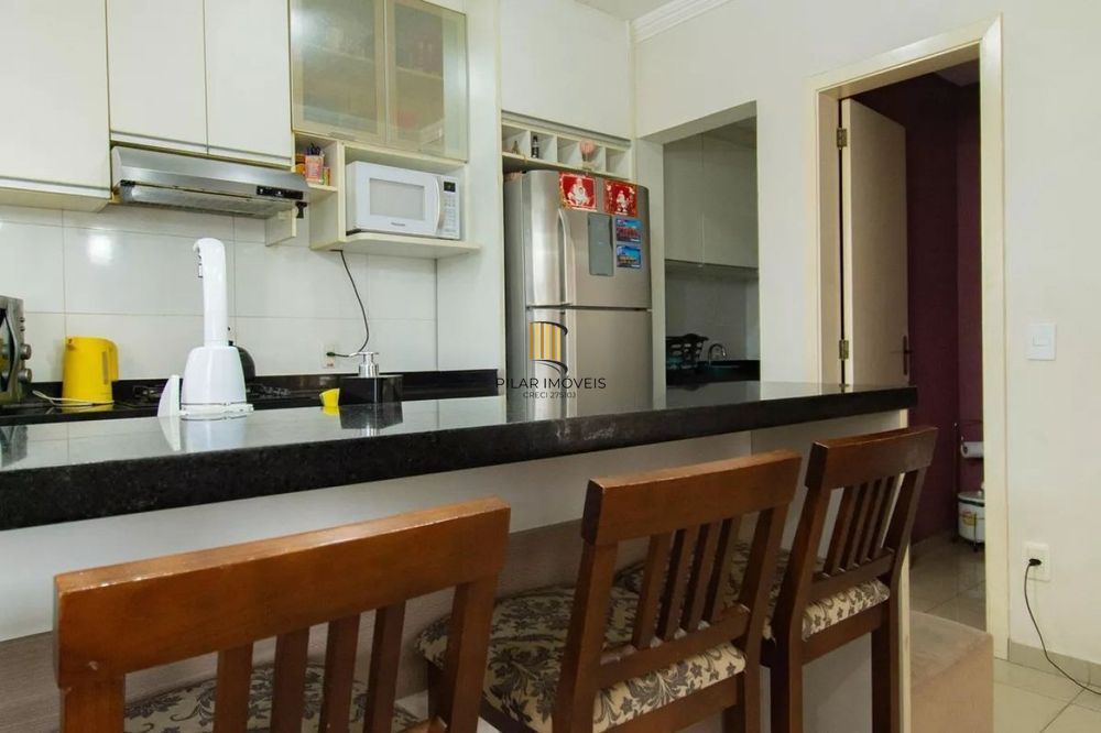 Casa de 3 dormitórios e 2 vagas de garagem em Canoas.