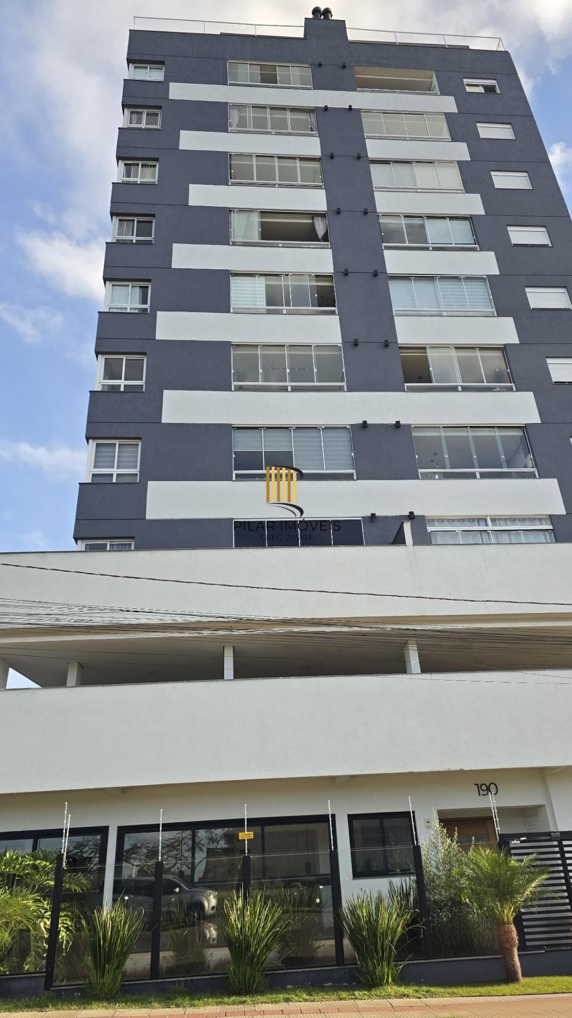 Apartamento semimobiliado com 2 dormitórios (1 suíte) em Gravataí