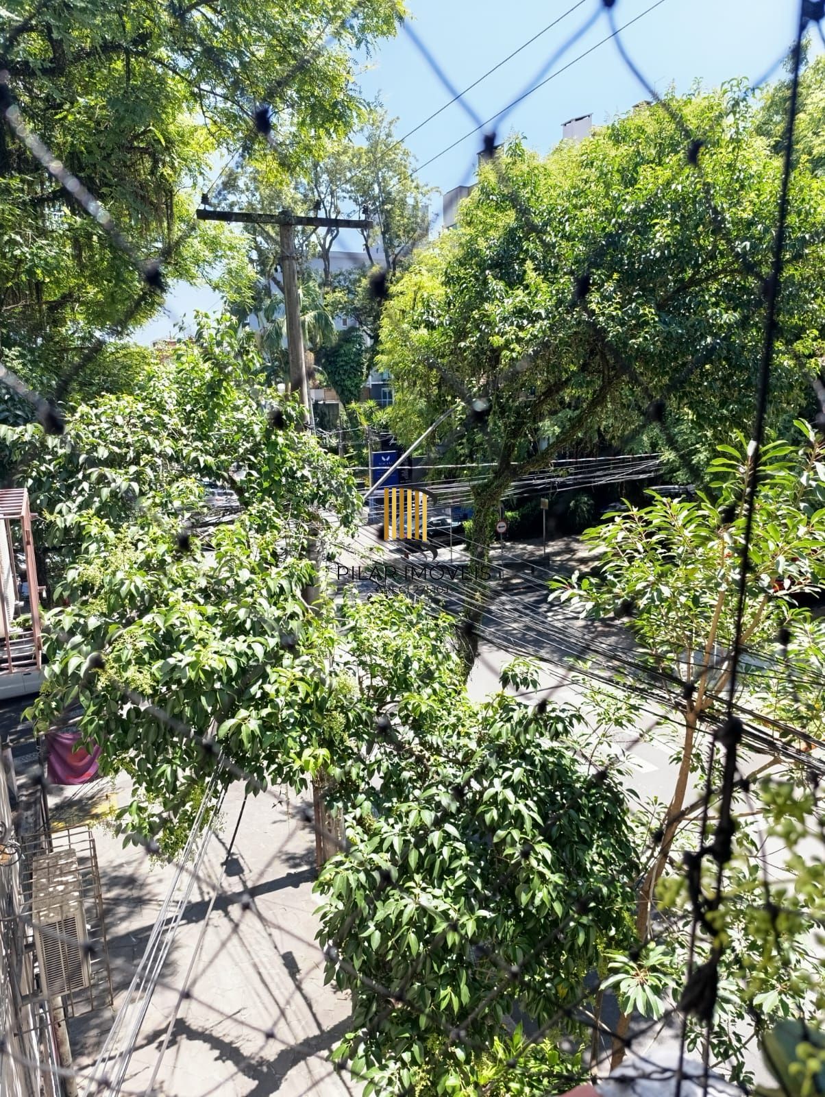 Apartamento de 2 quartos, sacada no bairro Mont' Serrat.