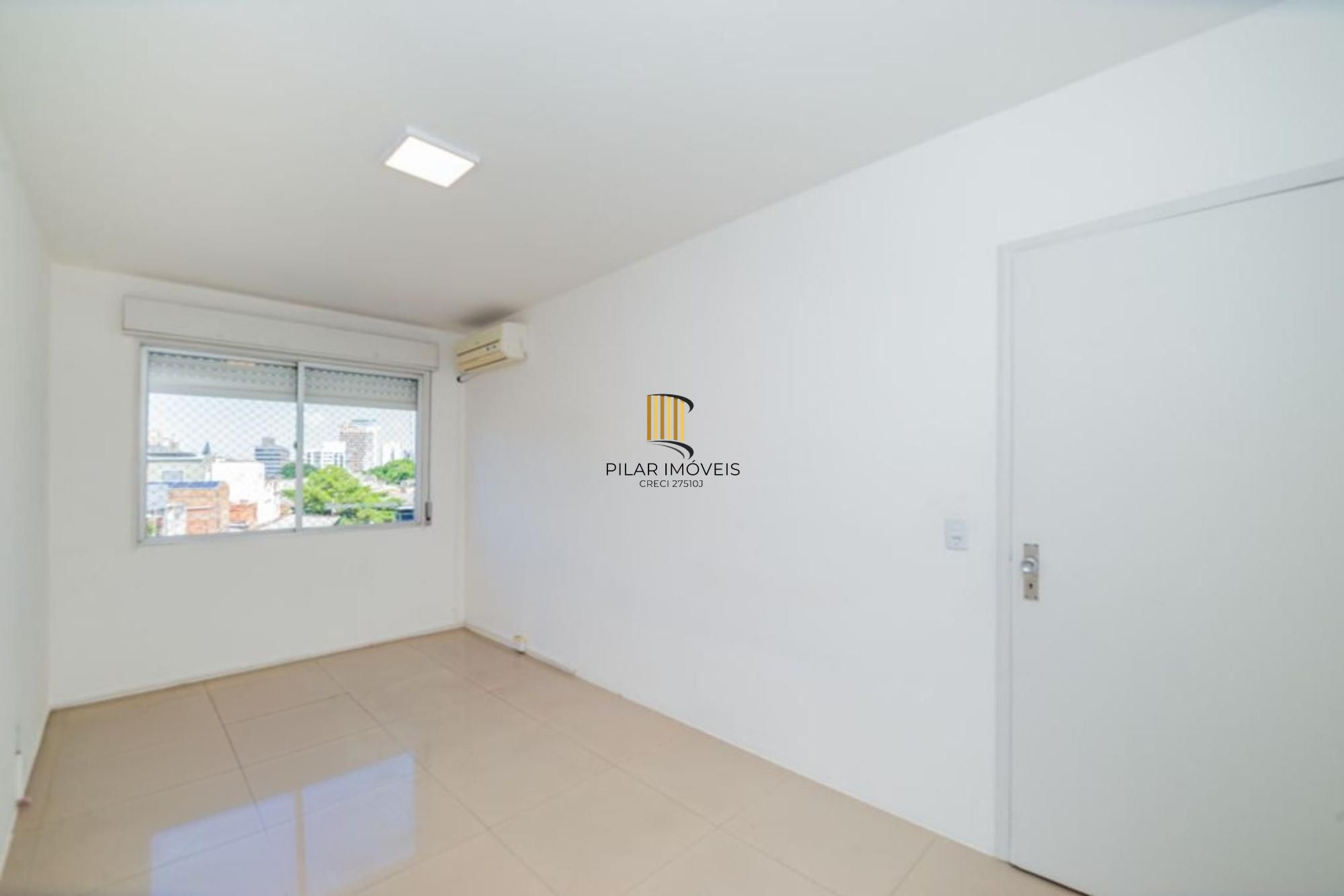 Apartamento com 2 quartos, 2 banheiros e 1 vaga no bairro Azenha.