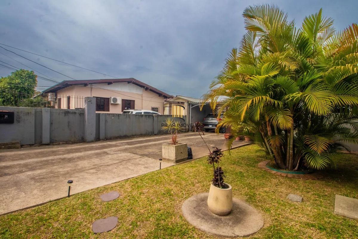 Casa com 1 quarto, churrasqueira e 4 vagas no bairro Sarandi