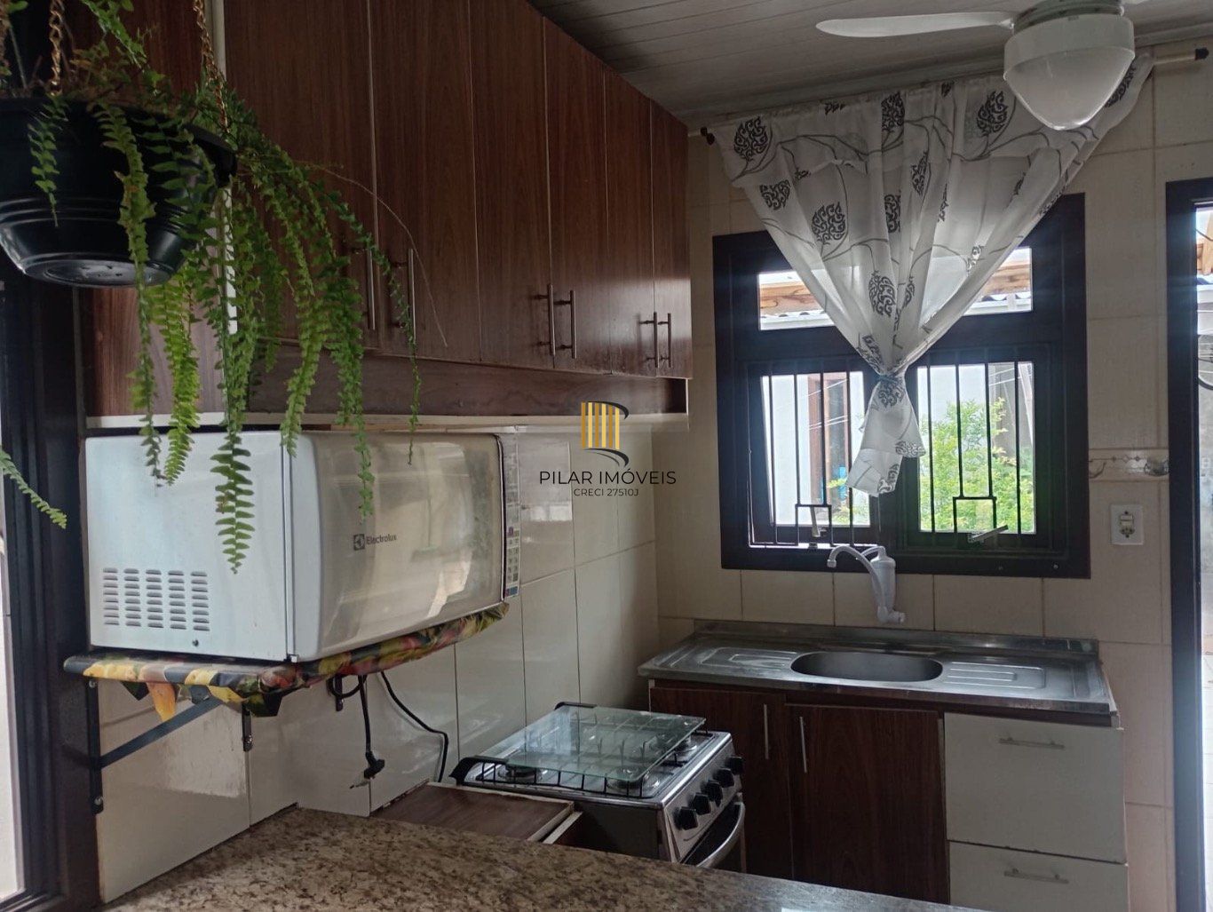 Casa de 2 dormitórios e 1 vaga de garagem em Canoas.