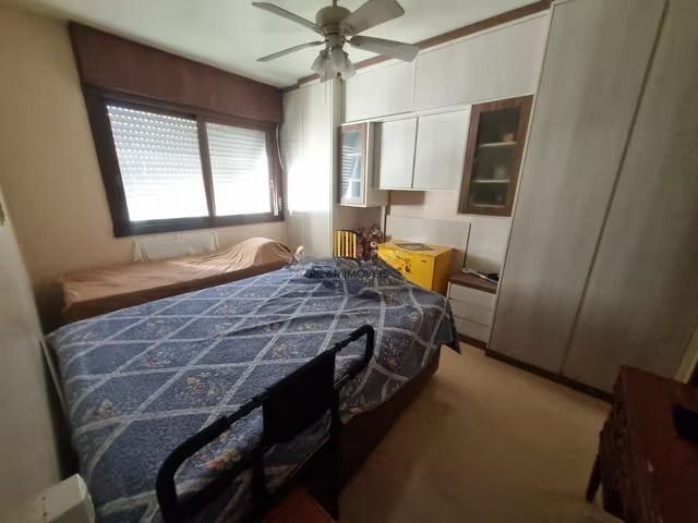 Apartamento de 3 dormitórios no bairro Menino Deus em Porto Alegre.