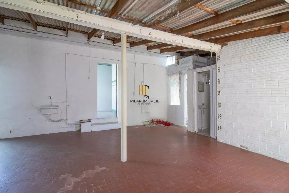 Casa 300m² à Venda na Vila Ipiranga . 2 Quartos, 2 Vagas, Salão e Churrasqueira