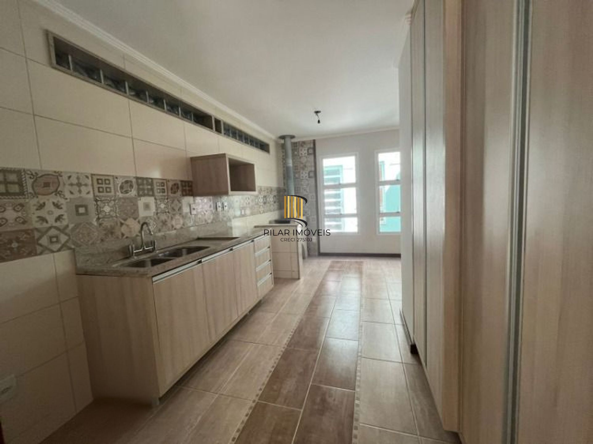 Casa de 2 dormitórios e 2 vagas de garagem em Canoas.