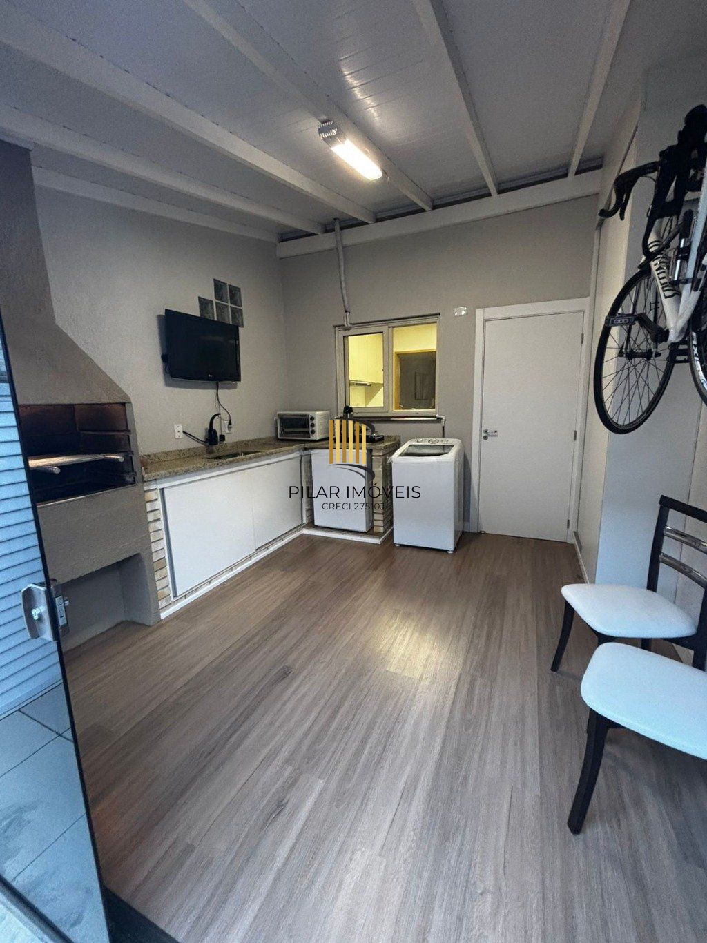 Casa com 2 dormitórios e 2 vagas de garagem em Canoas.