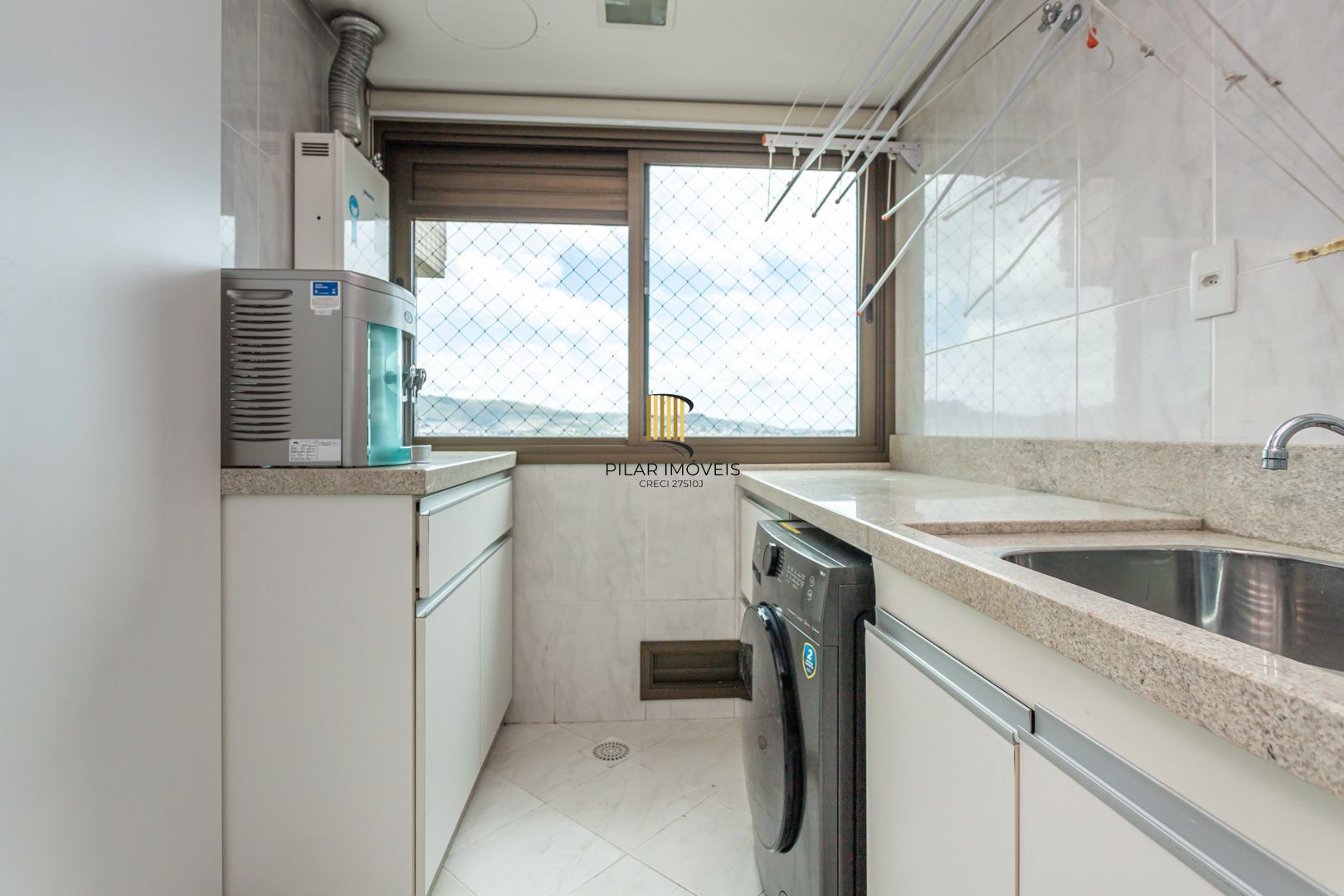Apartamento de 97m², 2 dormitórios,1suíte, 3 vagas de garagem na rua Guararapes