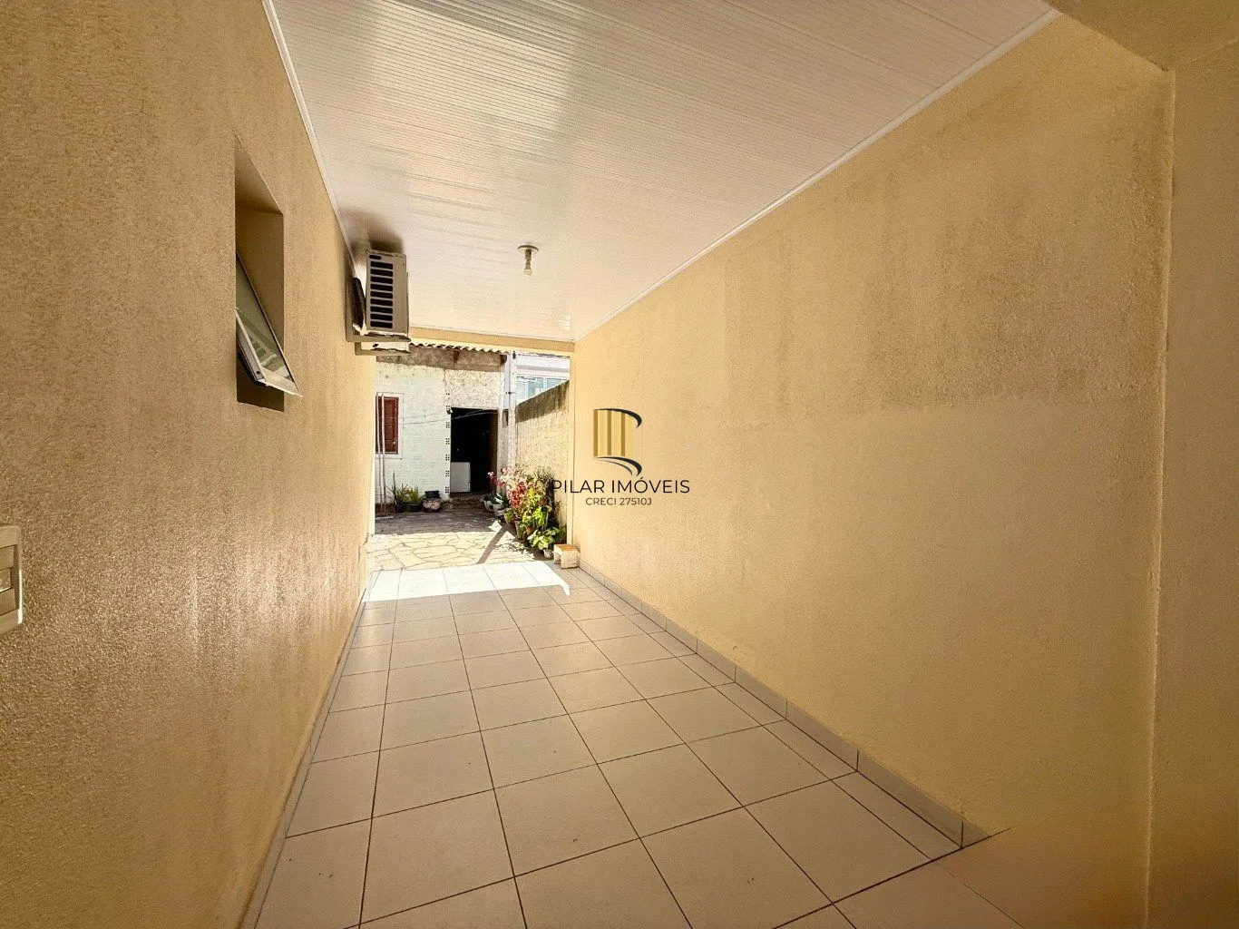 Casa de 4 dormitórios e 3 vagas de garagem em Canoas.