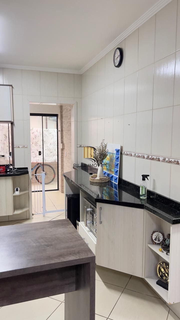 Apartamento Térreo 2 dormitórios 1 suíte e 2 vagas de Garagem Cachoeirinha