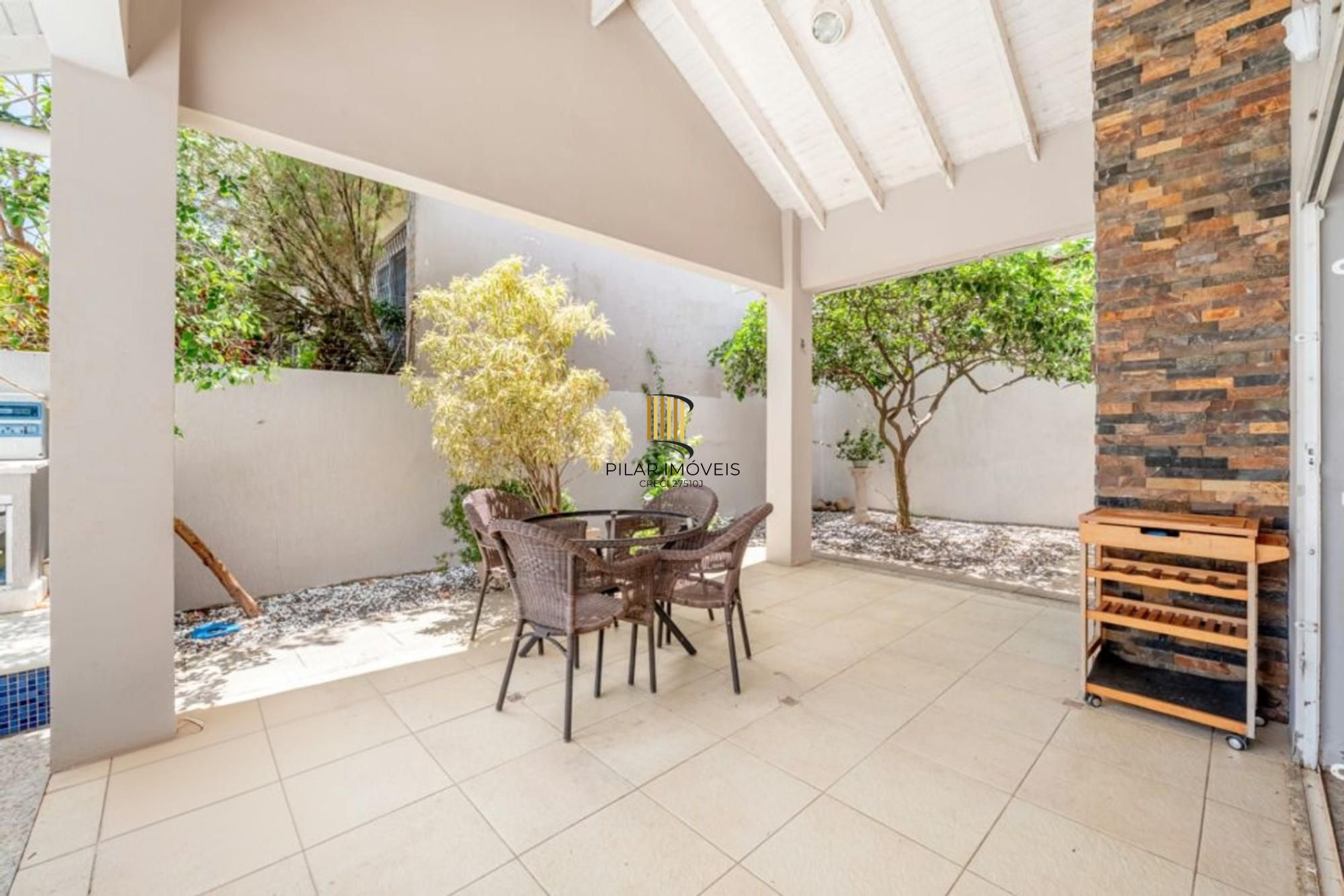 Casa 3 Dormitórios com Suíte e Piscina no Teresópolis