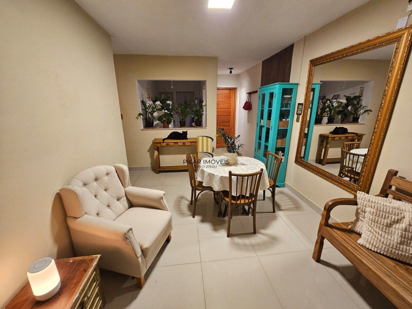 Apartamento de 2 quartos, 1 vaga, portaria 24 horas no bairro Higienópolis.