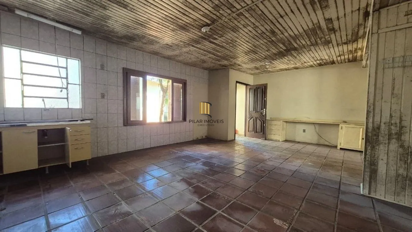 Casa de 3 quartos e 5 vagas de garagem em Canoas.