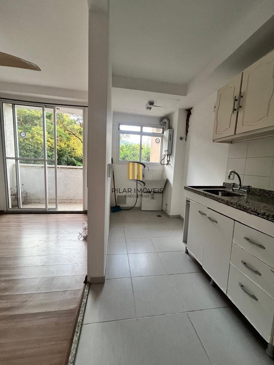 Apartamento 2 Dormitórios, com Elevador e Vaga no Morro Santana