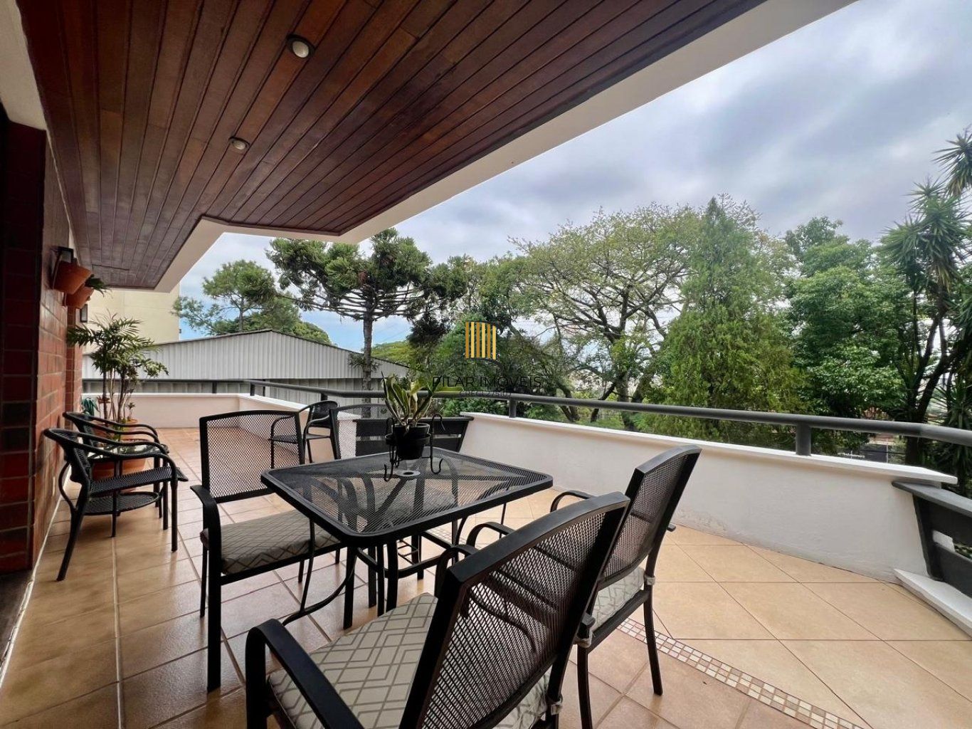 Apartamento com 4 quartos, 223m² e 2 vagas no bairro Jardim do Salso