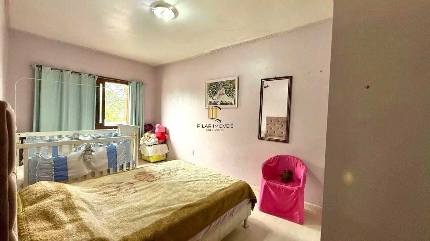 Casa de 3 dormitórios e  com 3 vagas de garagem no bairro City em Cachoeirinha.