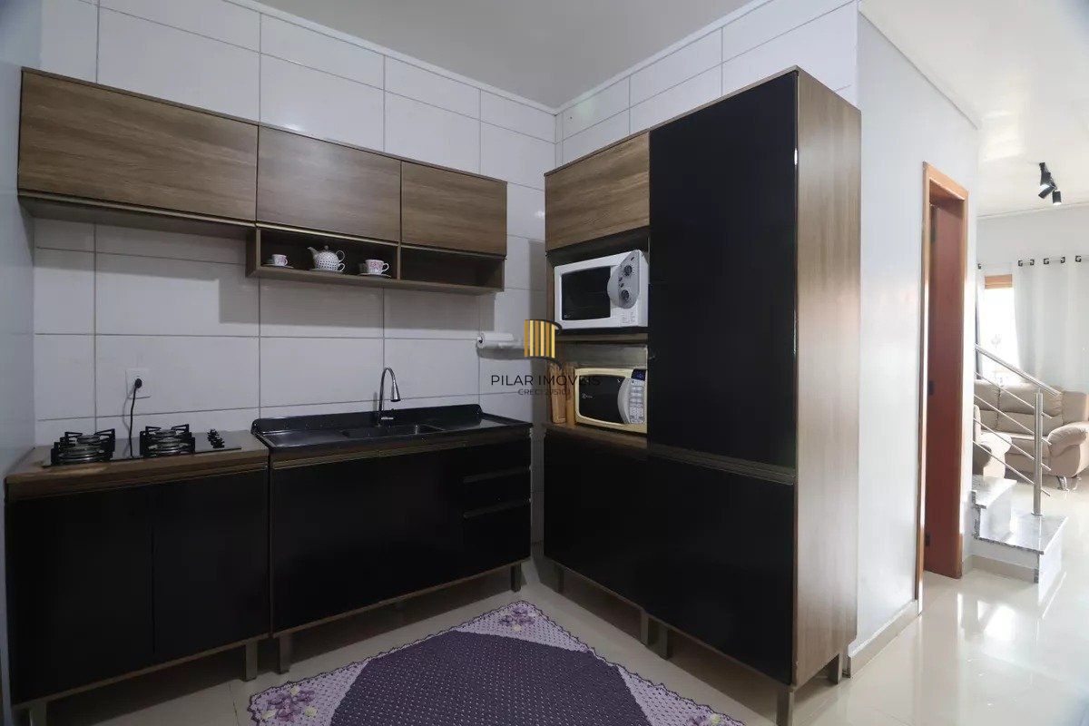 Casa de 2 quartos e 2 vagas de garagem no bairro São José Canoas.