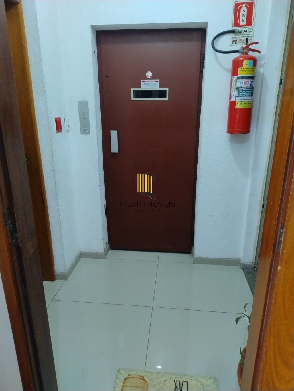 Apartamento 3 quartos com suíte e pátio com 2 vagas no Bairro Passo da Areia
